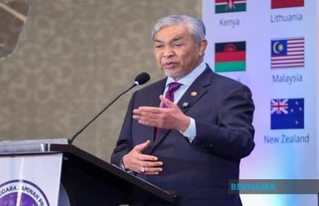 Malaysian Deputy Prime Minister Ahmad Zahid Hamidi delivers his keynote address at the fifth Halal 20 Summit in Jakarta on 18 September 2026, where he proposed a September 2027 launch for the ASEAN Halal Council