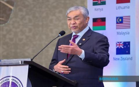 Malaysian Deputy Prime Minister Ahmad Zahid Hamidi delivers his keynote address at the fifth Halal 20 Summit in Jakarta on 18 September 2026, where he proposed a September 2027 launch for the ASEAN Halal Council