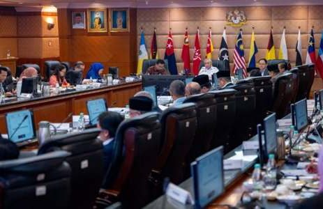 Deputy Prime Minister Ahmad Zahid Hamidi chairs the Halal Industry Development Council (MPIH) Meeting No. 1/2026 in Putrajaya, where the ASEAN Halal Council proposal was decided